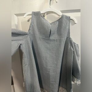cute spring/summer top! hardly worn